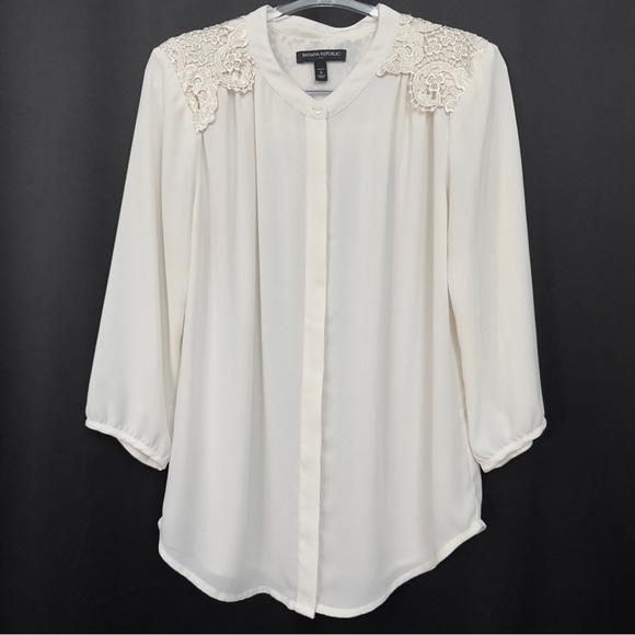 Tops - Banana Republic Lace Shoulder Blouse Cream Petite Women’s Small Button Front